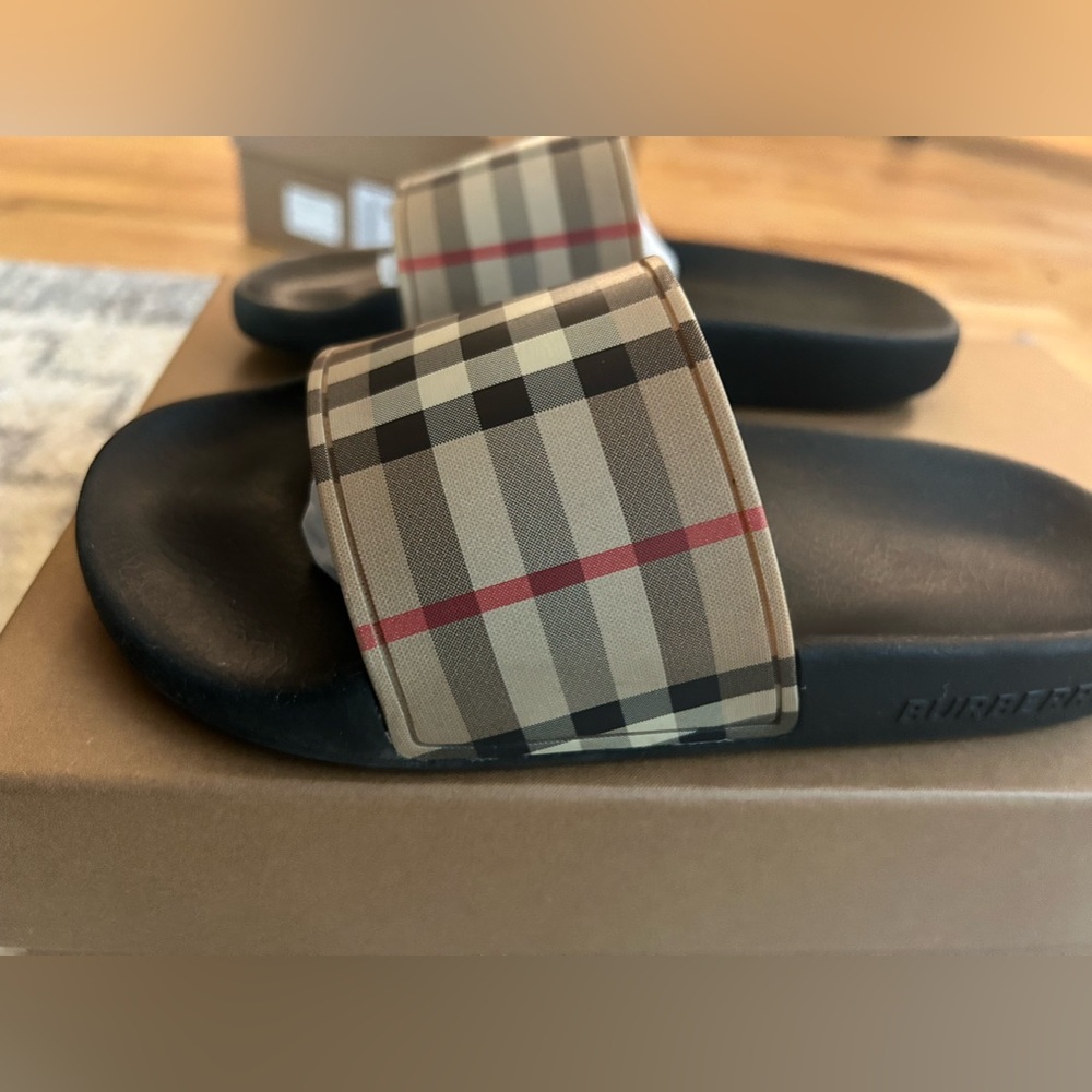 Kids Burberry slides